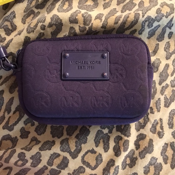 Michael Kors Purple Wristlet - Picture 1 of 8